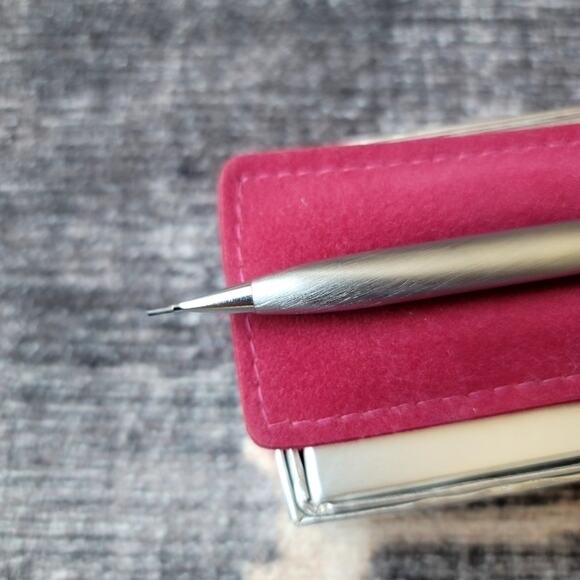 Lady Sheaffer 620 Mechanical Pencil (70s) Brushed Chrome Ornate Florentine .9mm - Picture 5 of 9
